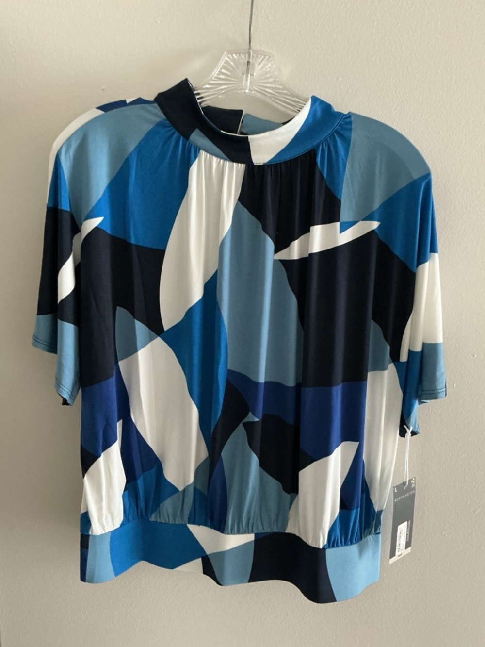 NWT Worthington Blue & White Geometric Mock Neck Top – Size Large